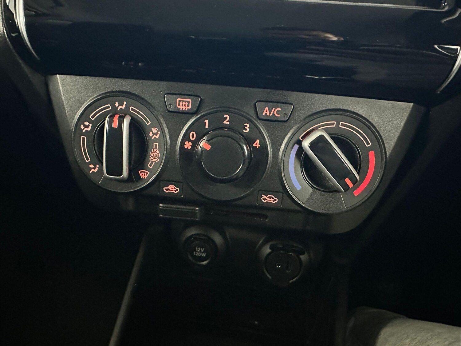 Used Suzuki Swift 2023 for sale - 76214204: Photo 28