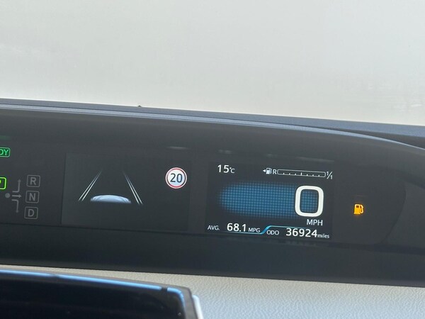 Used Toyota Prius 2022 for sale - 75989787: Photo 40