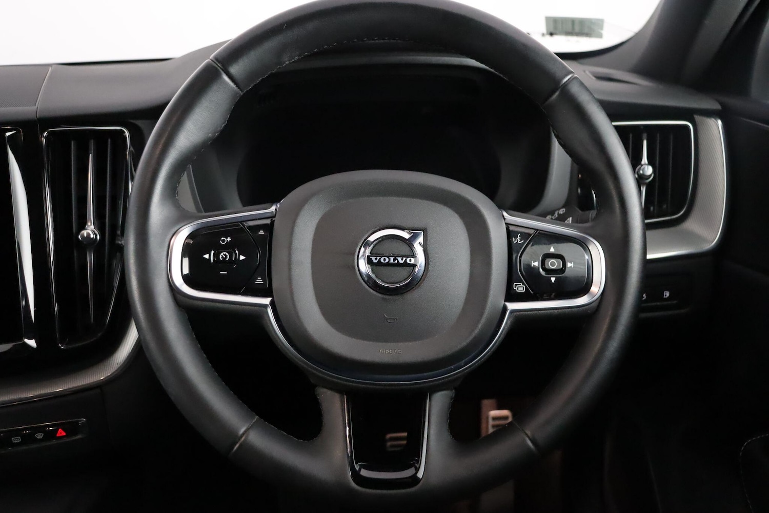 Used Volvo XC60 2021 for sale - 77120647: Photo 9