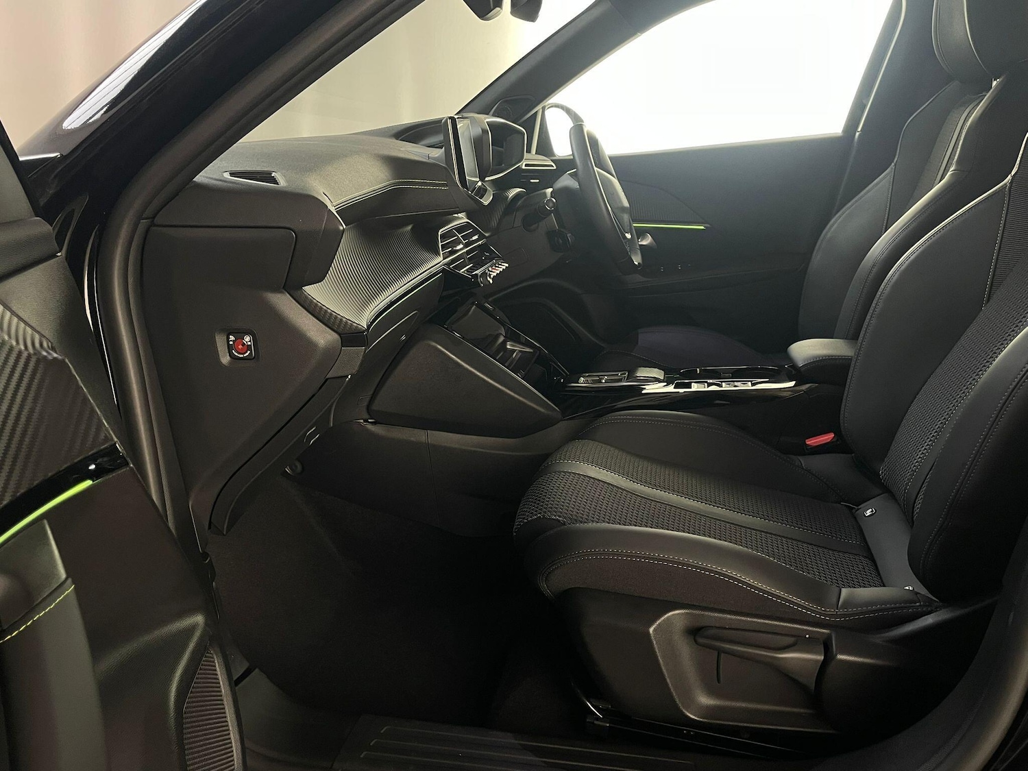 Used Peugeot E-2008 2022 for sale - 76295270: Photo 11