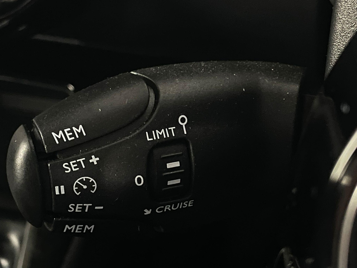 Used Peugeot E-2008 2022 for sale - 76295270: Photo 20