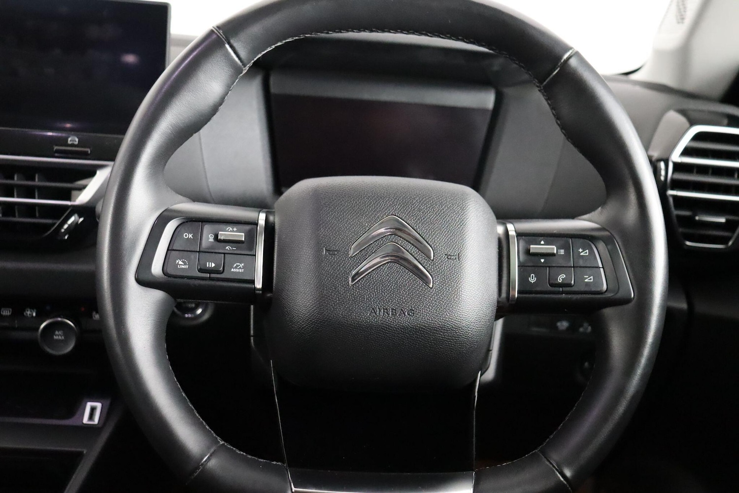 Used Citroen e-C4 X 2024 for sale - 77684330: Photo 9