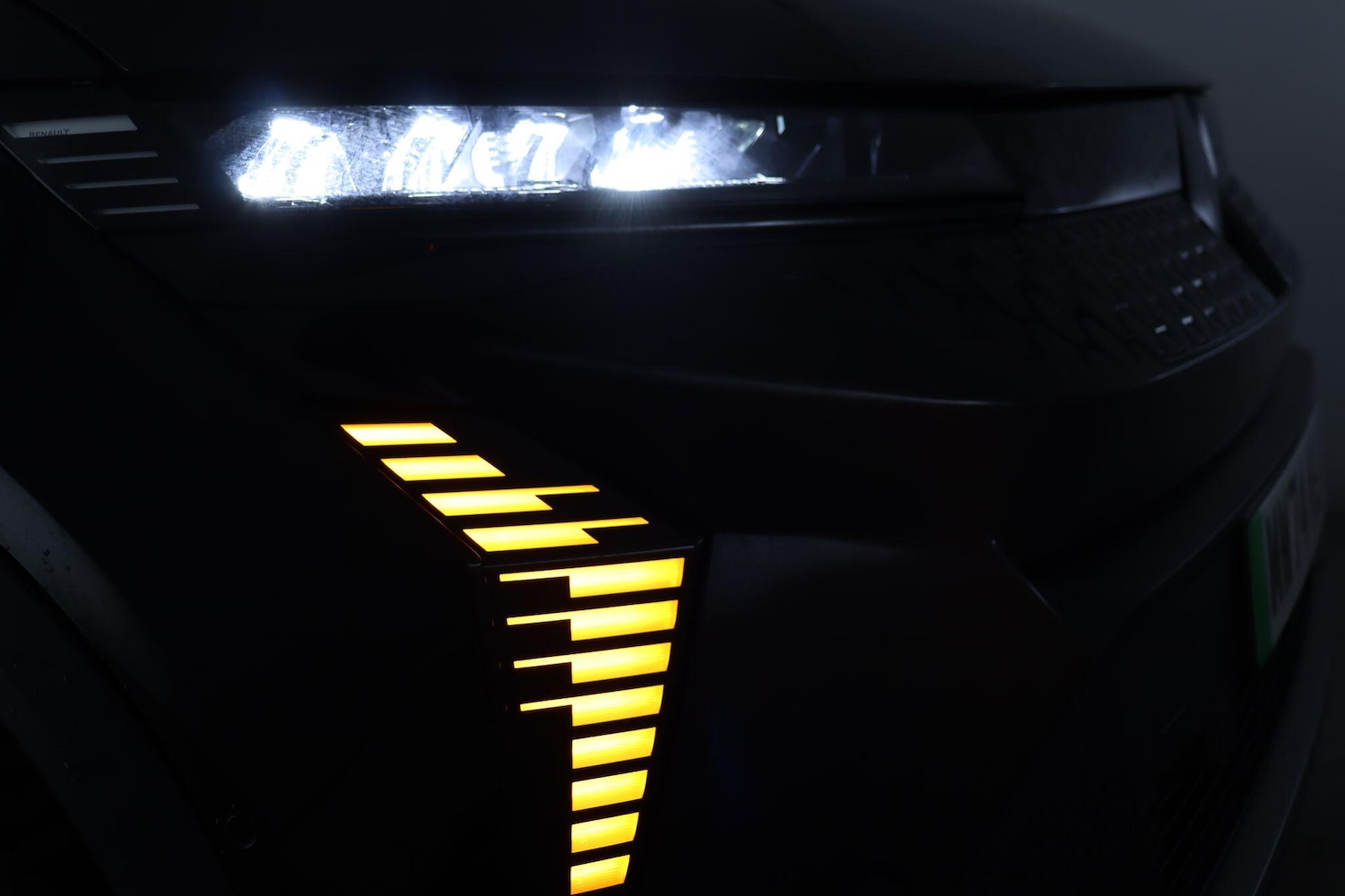 Used Renault Scenic E-Tech 2024 for sale - 76913139: Photo 32