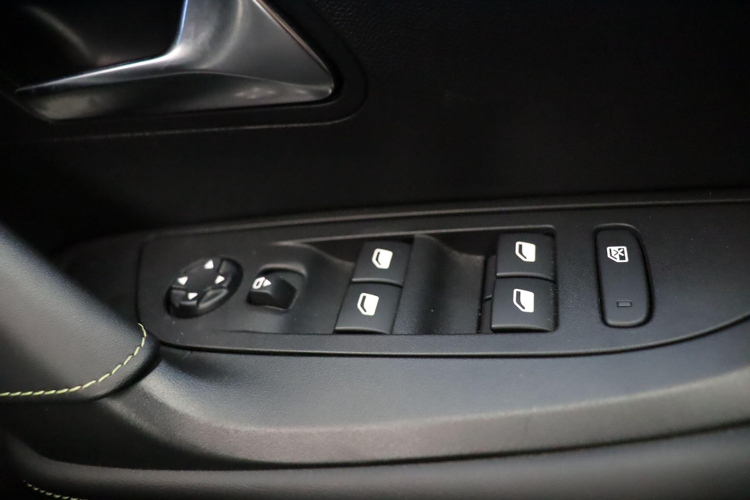 Used Peugeot E-2008 2022 for sale - 77203033: Photo 18