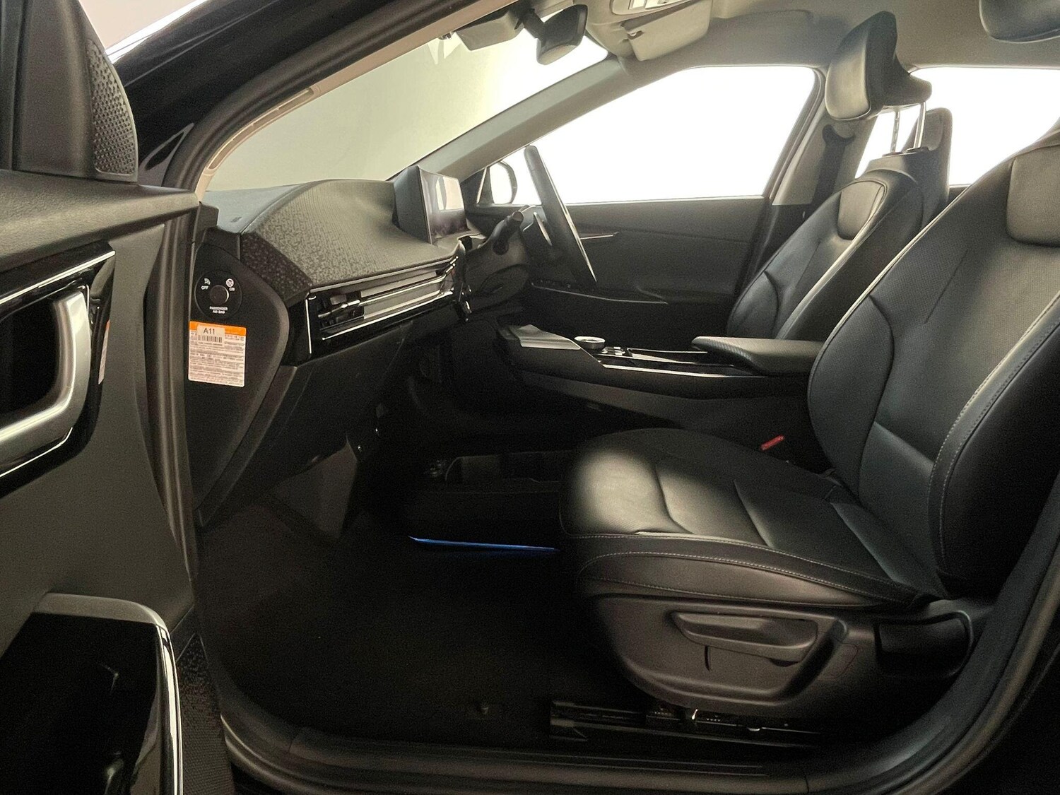 Used Kia EV6 2023 for sale - 76152154: Photo 11