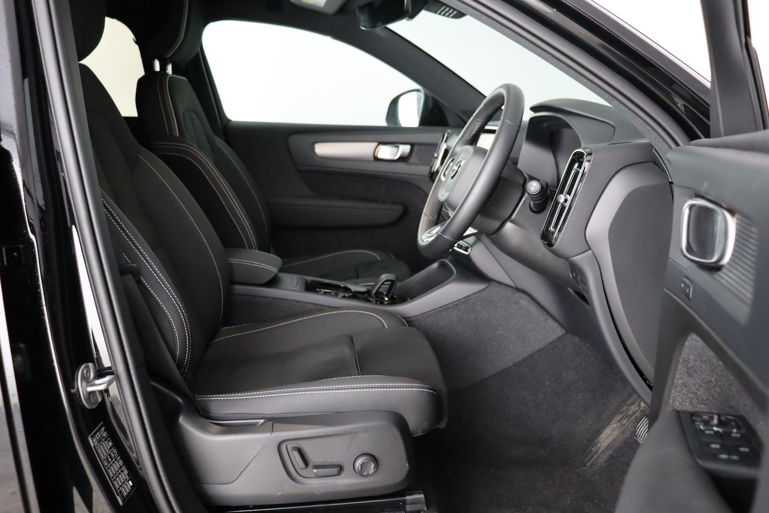 Used Volvo XC40 2024 for sale - 76913410: Photo 13