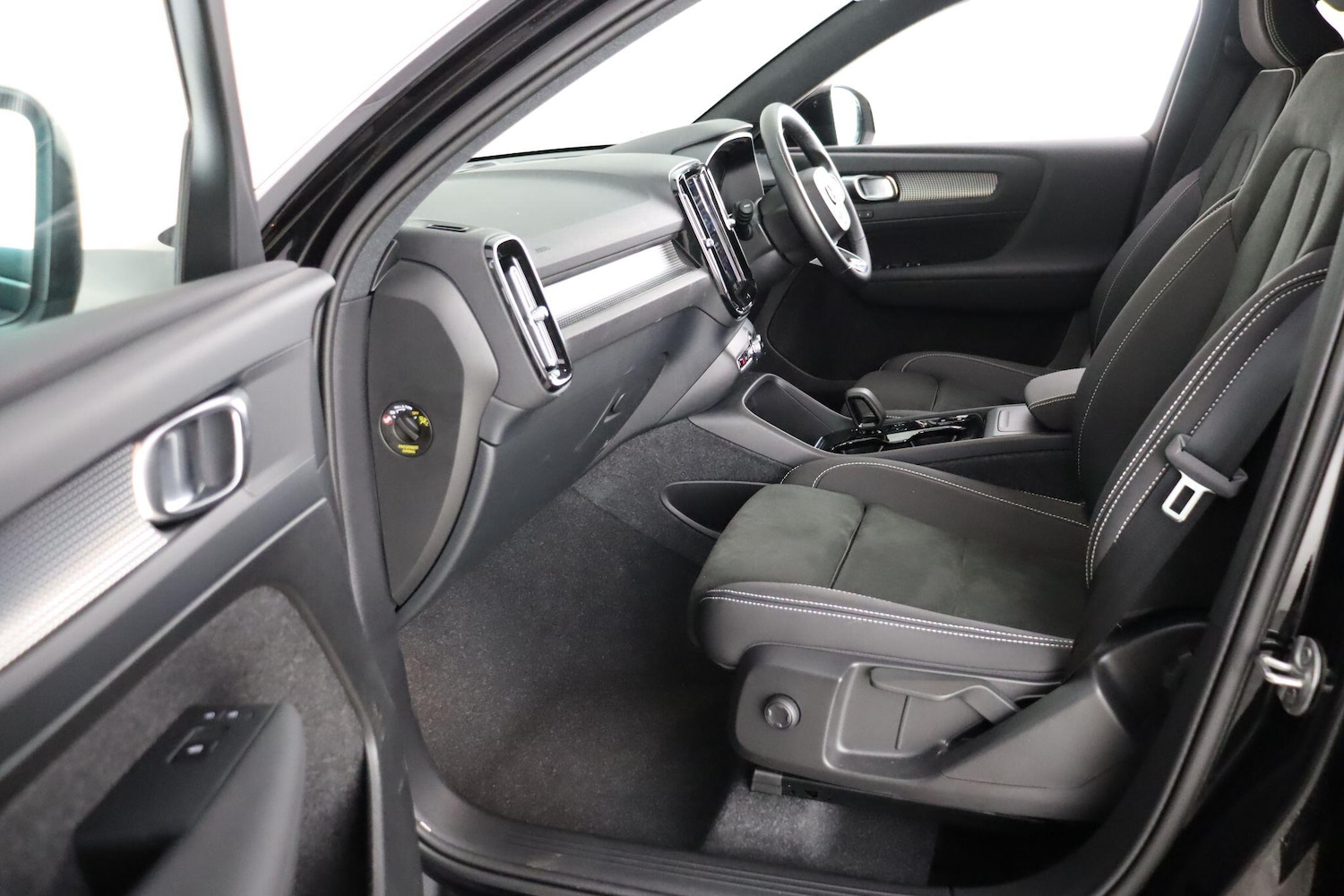 Used Volvo XC40 2024 for sale - 76913410: Photo 15