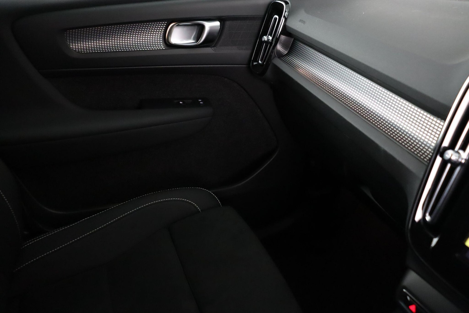 Used Volvo XC40 2024 for sale - 76913410: Photo 16