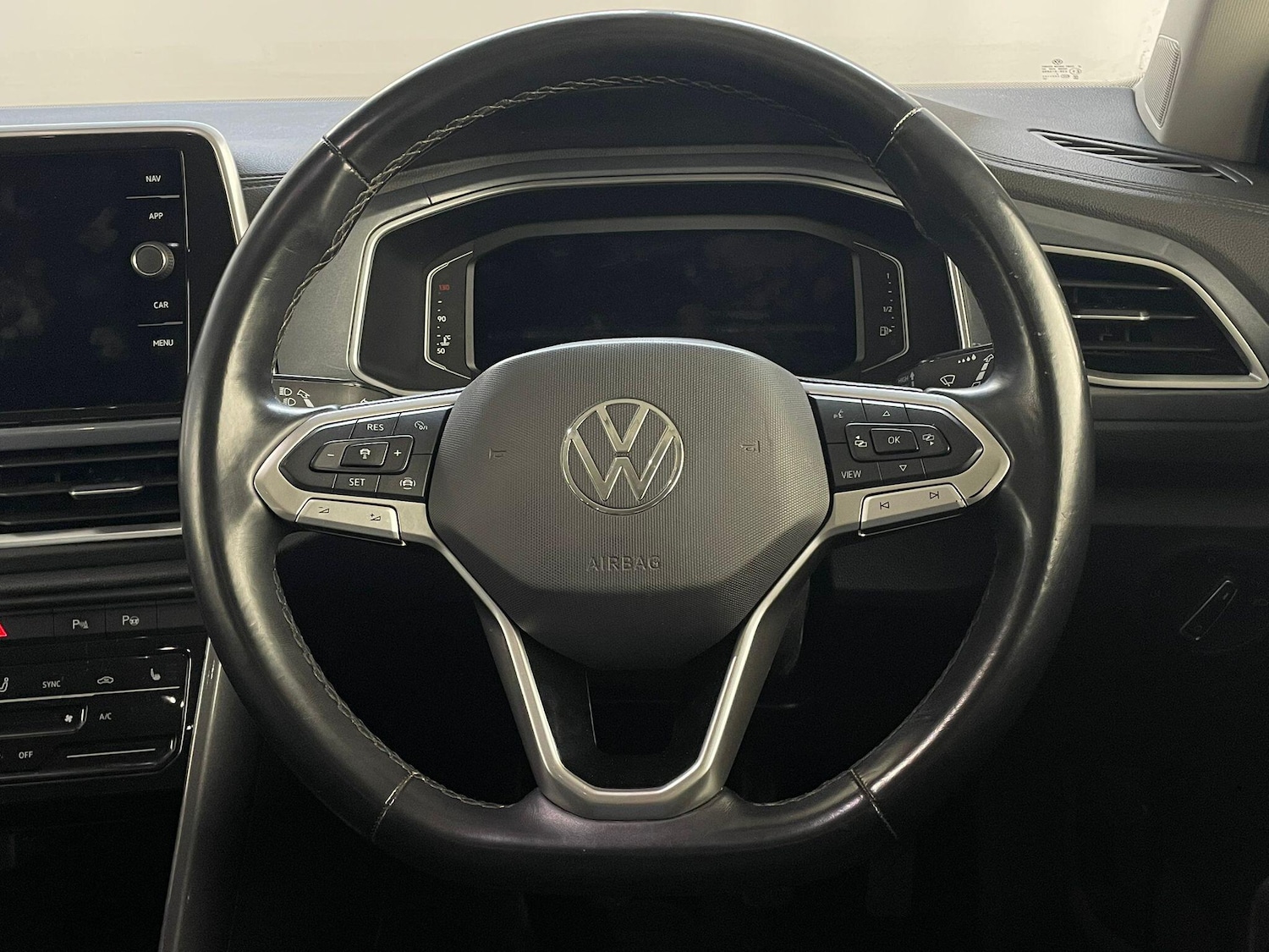 Used Volkswagen T-Roc 2022 for sale - 76085230: Photo 9