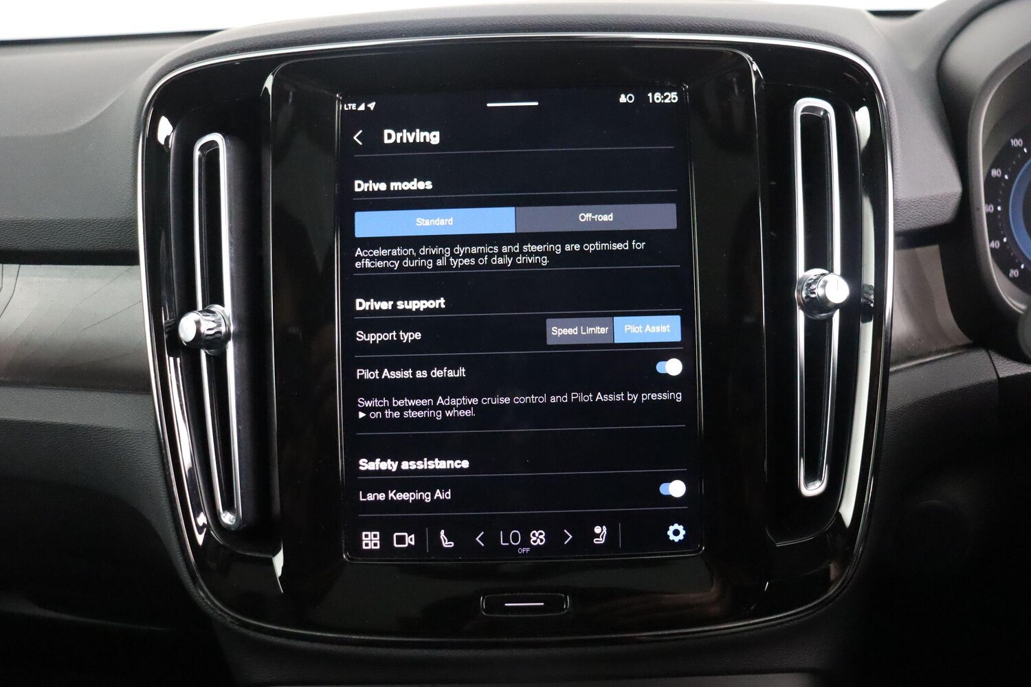 Used Volvo C40 2022 for sale - 76824395: Photo 38