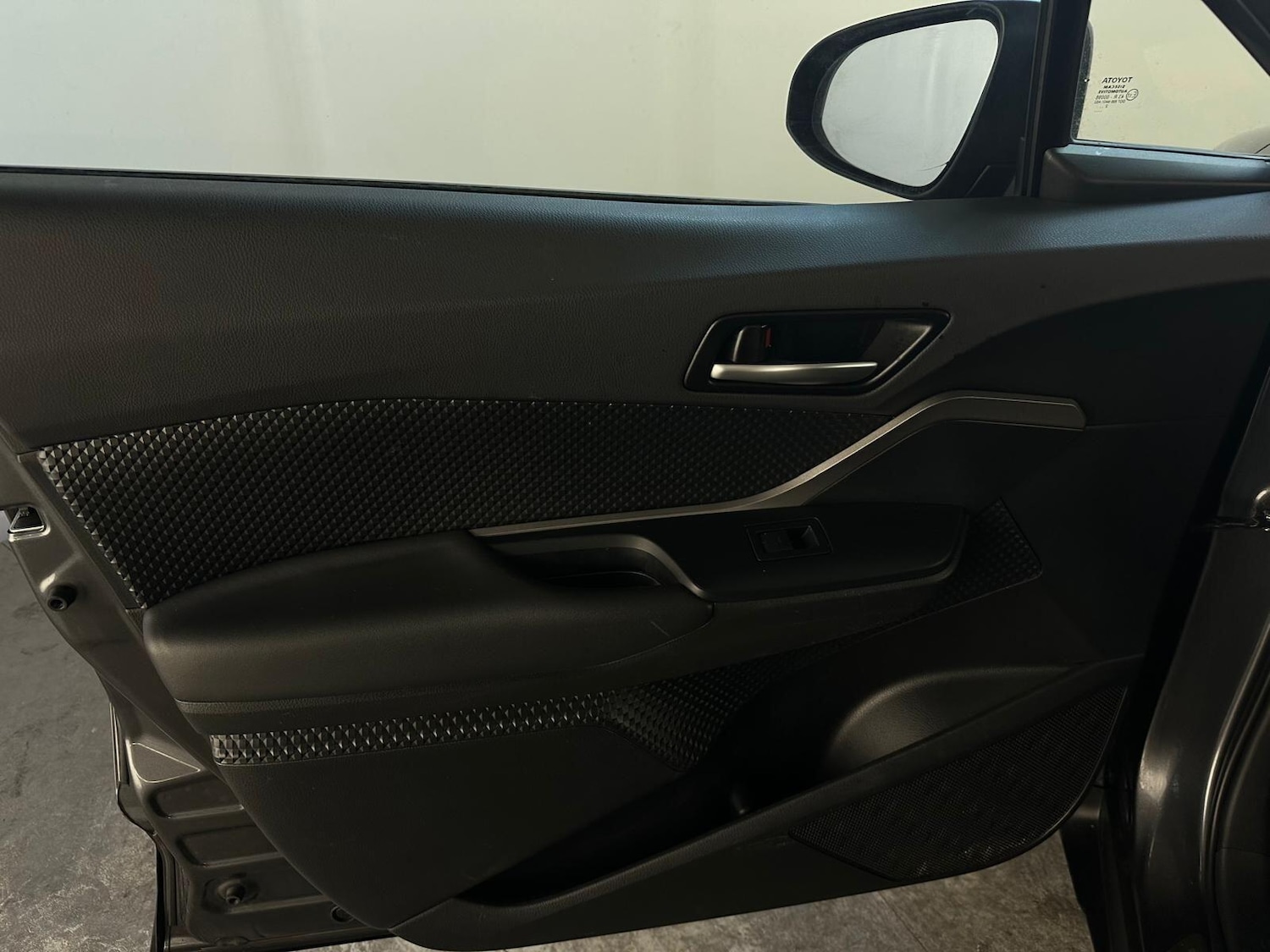 Used Toyota C-HR 2023 for sale - 76108787: Photo 28
