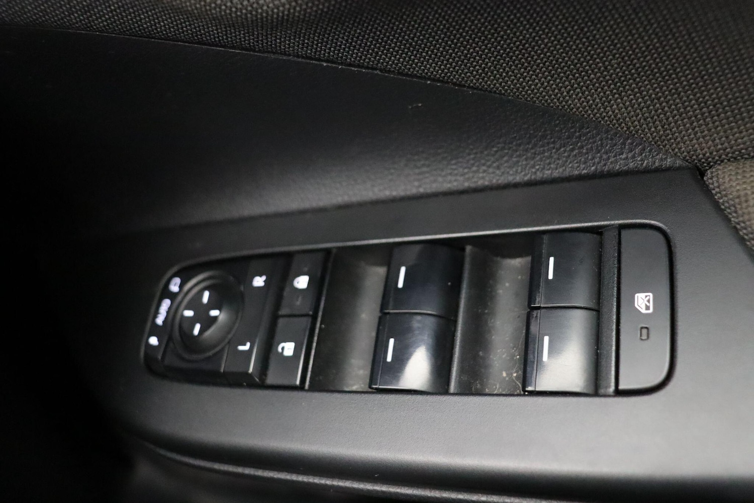 Used Toyota C-HR 2024 for sale - 77131837: Photo 18