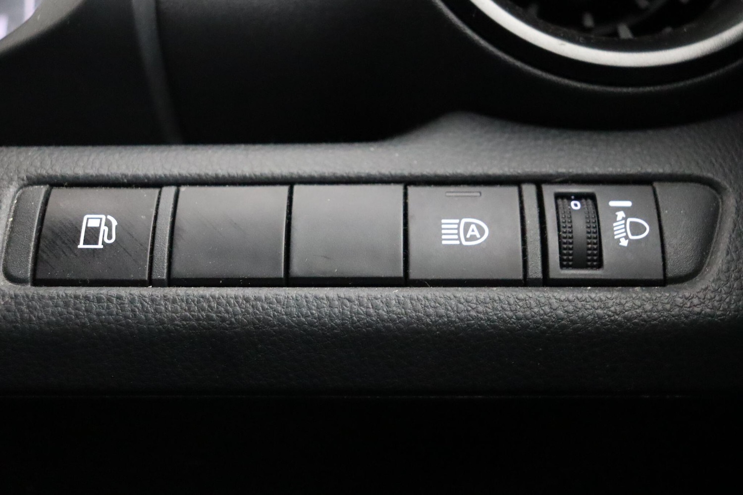 Used Toyota C-HR 2024 for sale - 77131837: Photo 19