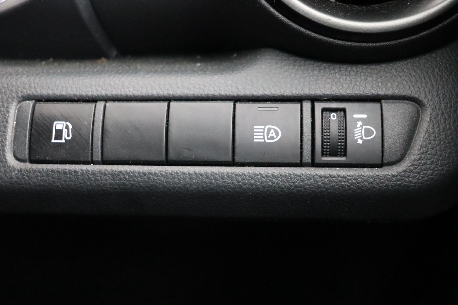 Used Toyota C-HR 2024 for sale - 77131837: Photo 24