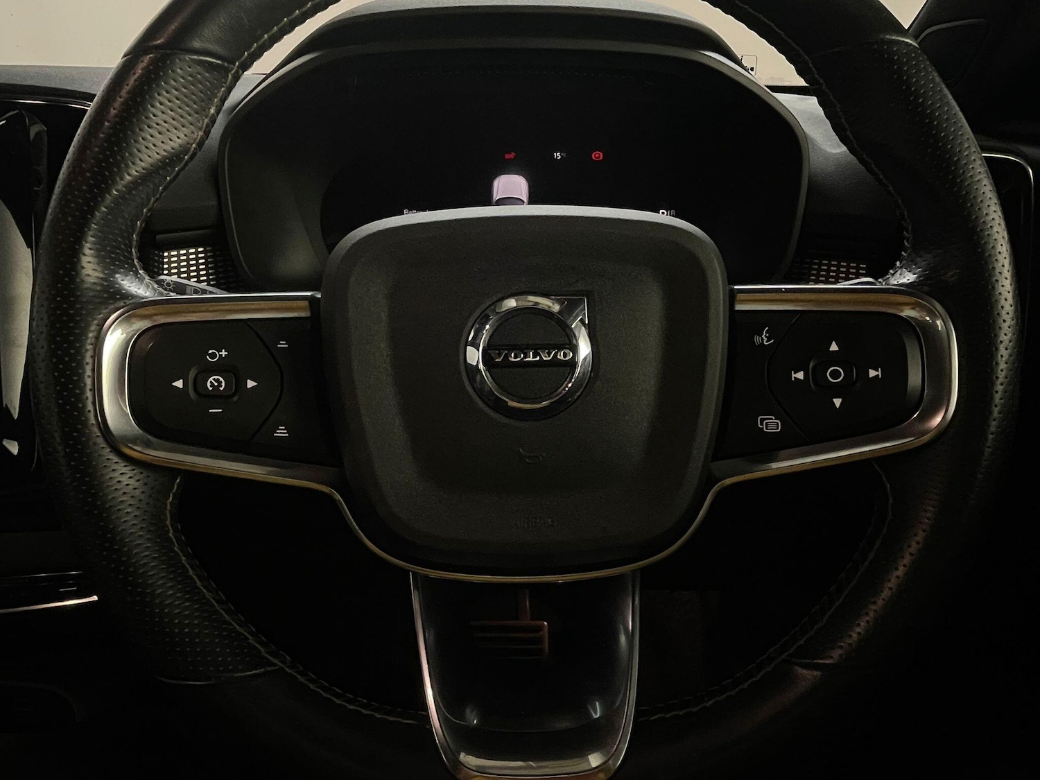 Used Volvo XC40 2021 for sale - 76151529: Photo 9