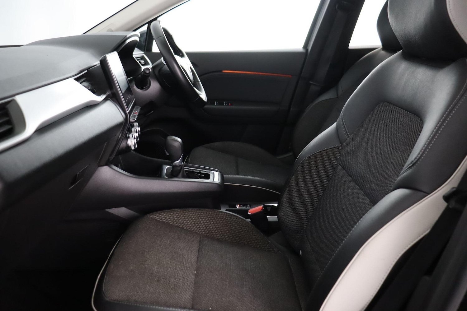 Used Renault Captur 2023 for sale - 77909440: Photo 15