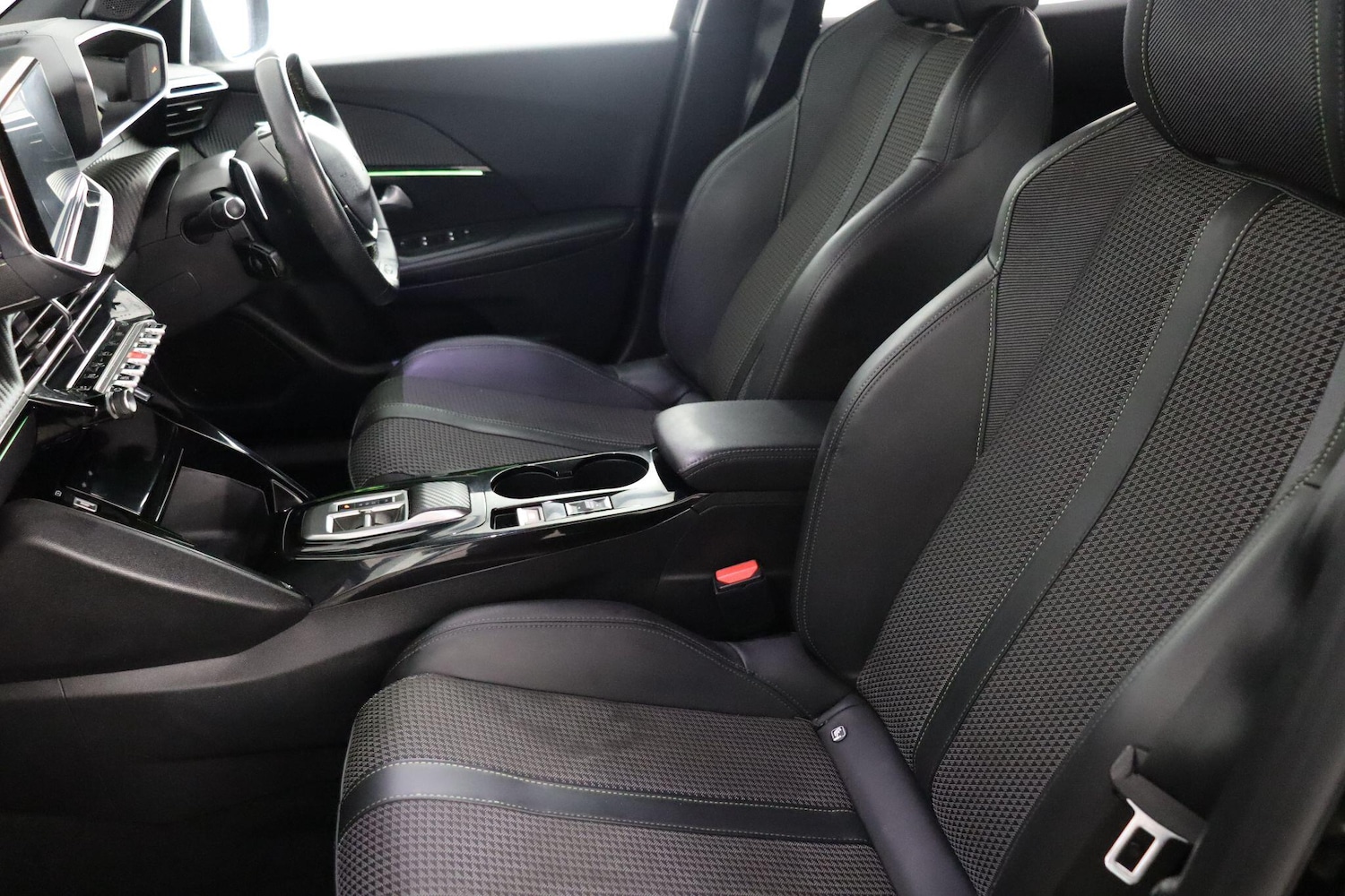 Used Peugeot 2008 2023 for sale - 78184213: Photo 15