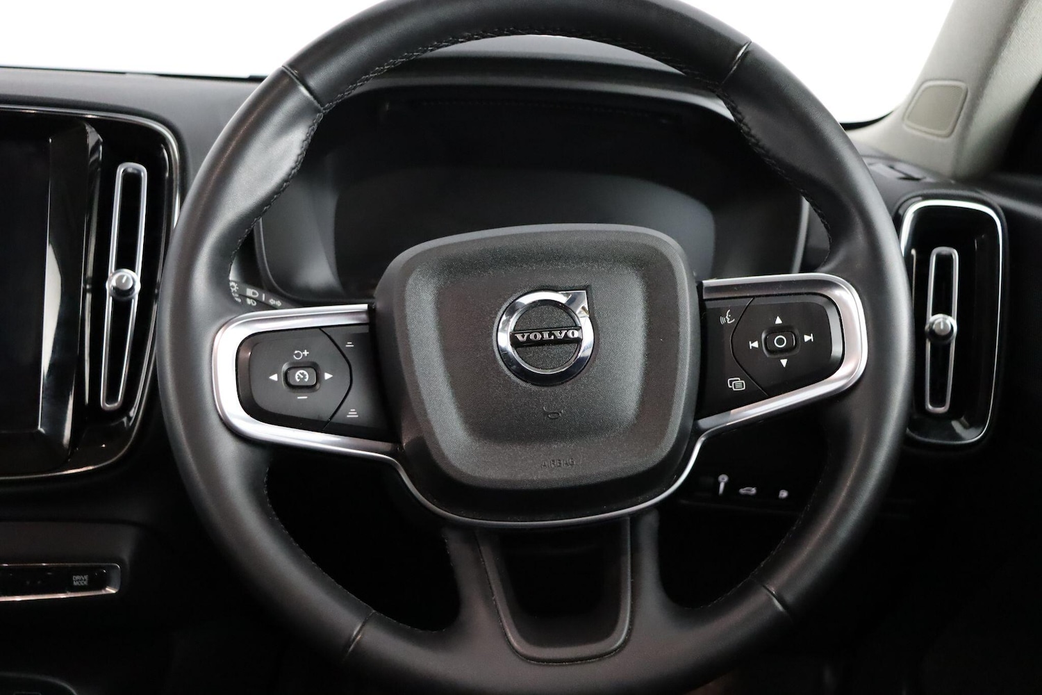 Used Volvo XC40 2021 for sale - 77359235: Photo 9