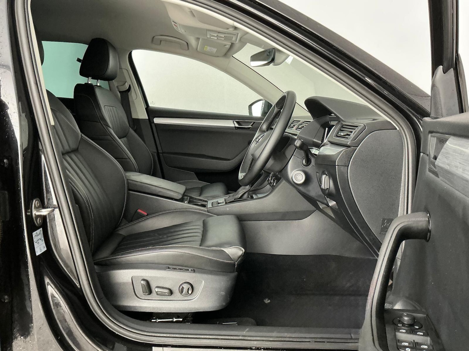 Used Skoda Superb 2022 for sale - 76689290: Photo 12