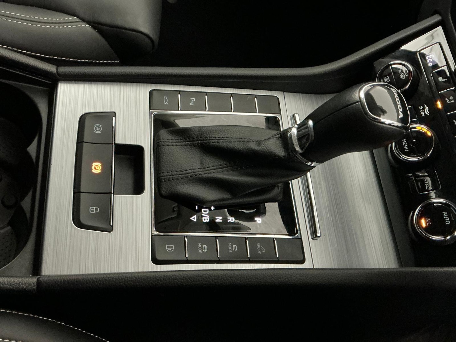 Used Skoda Superb 2022 for sale - 76689290: Photo 16