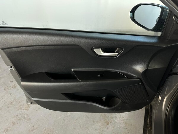 Used Kia Stonic 2024 for sale - 75103735: Photo 28
