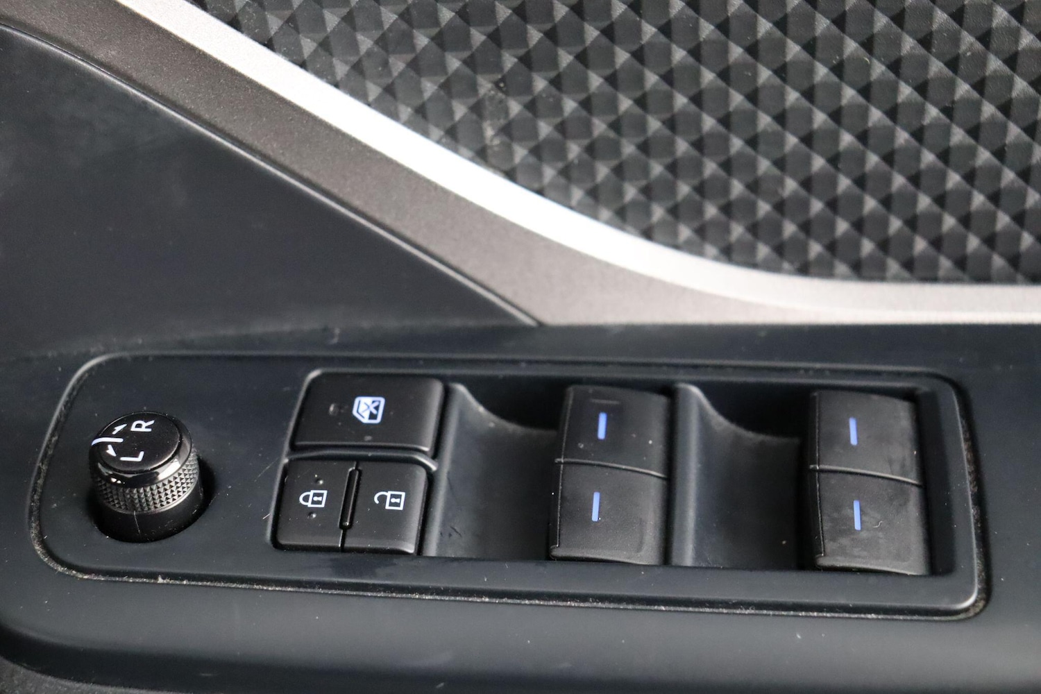 Used Toyota C-HR 2020 for sale - 76866231: Photo 23