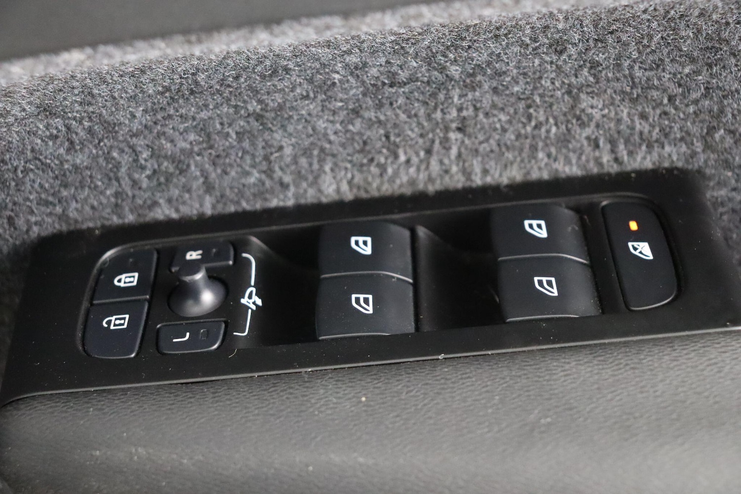 Used Volvo XC40 for sale - 77824655: Photo 16