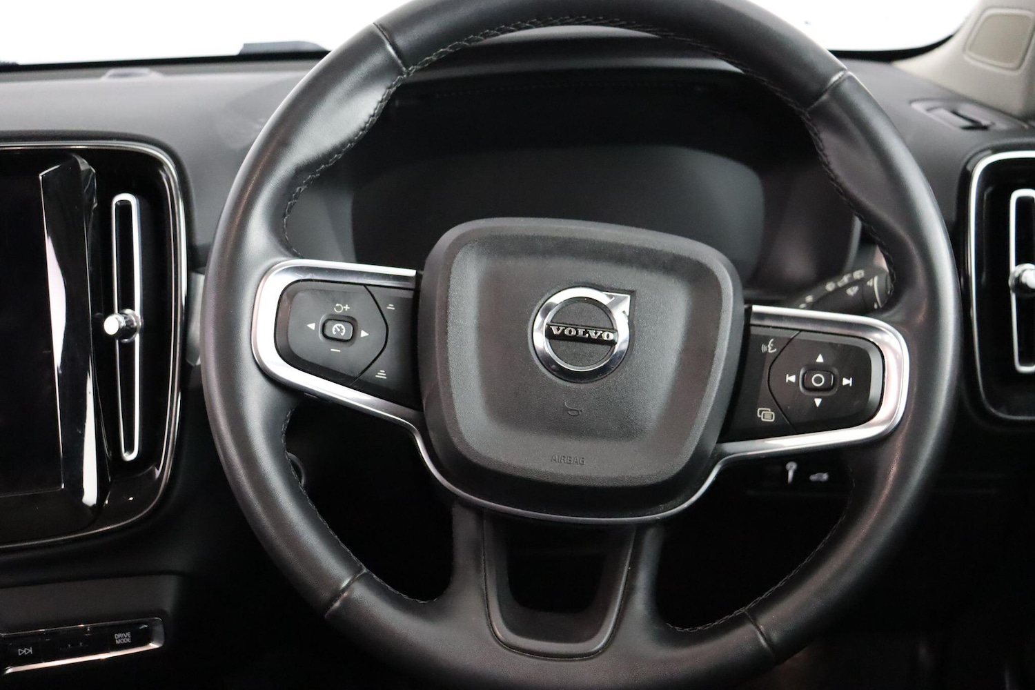 Used Volvo XC40 for sale - 77824655: Photo 9