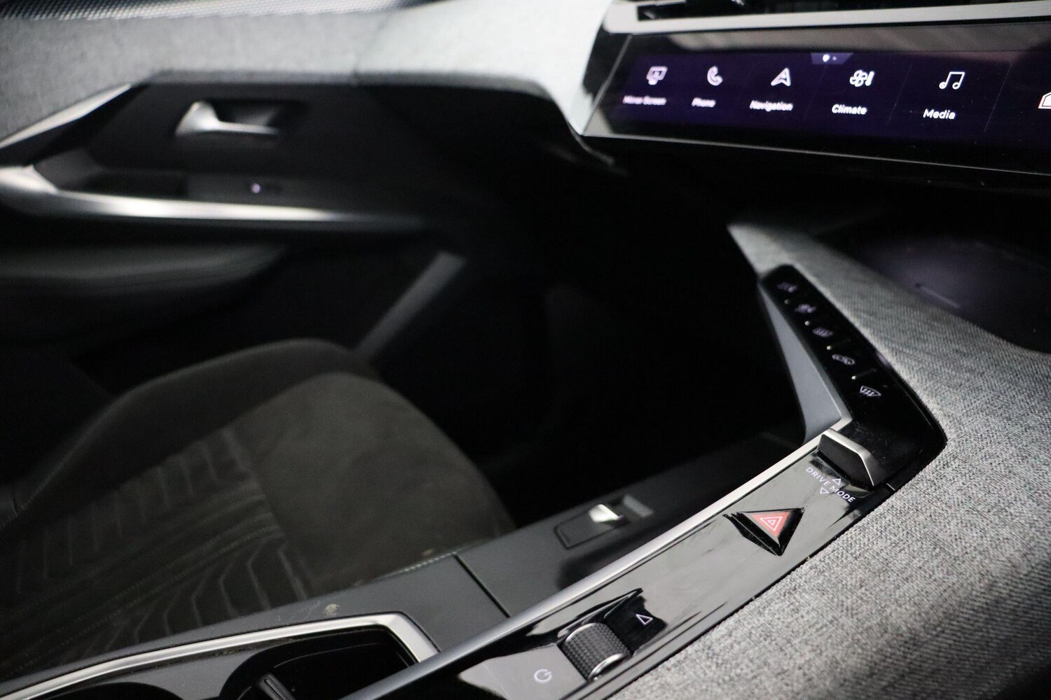 Used Peugeot E-3008 2024 for sale - 77254883: Photo 26