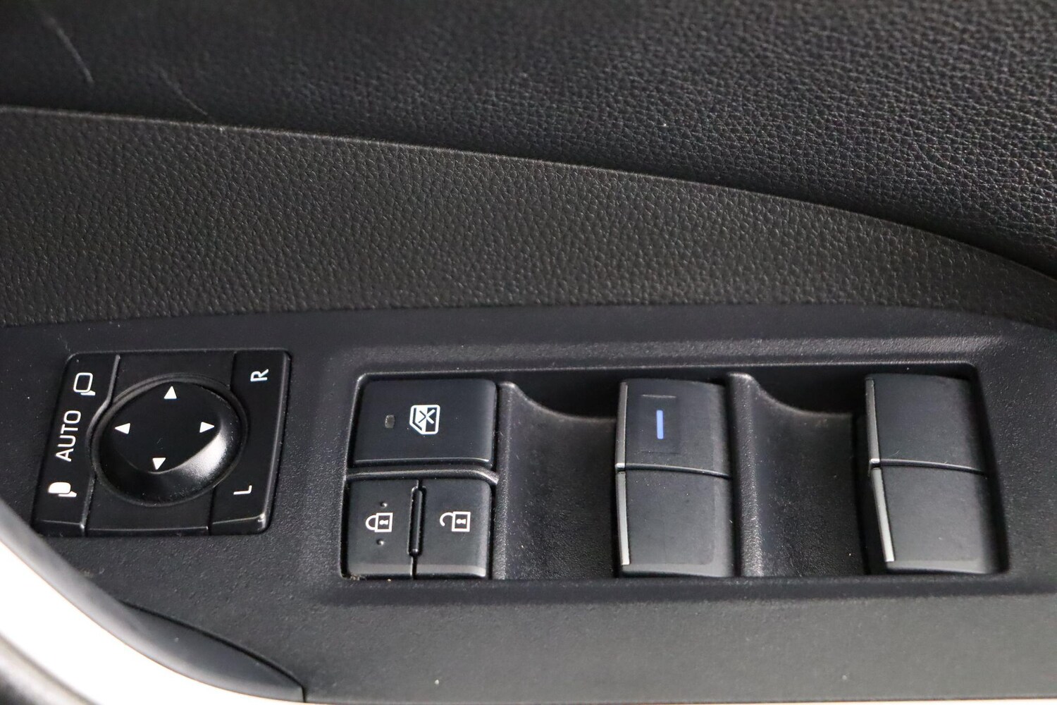 Used Toyota RAV4 for sale - 78007009: Photo 17