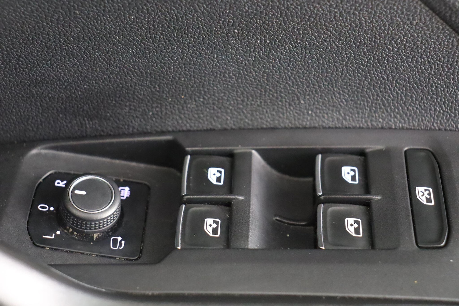 Used Volkswagen T-Cross 2023 for sale - 77599000: Photo 18