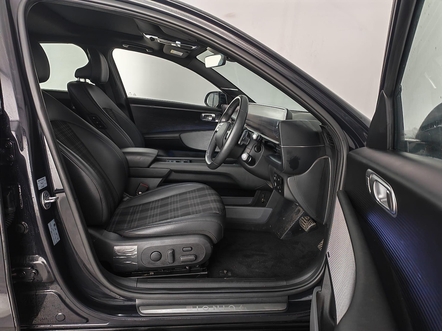 Used Hyundai IONIQ 6 2023 for sale - 76409482: Photo 12