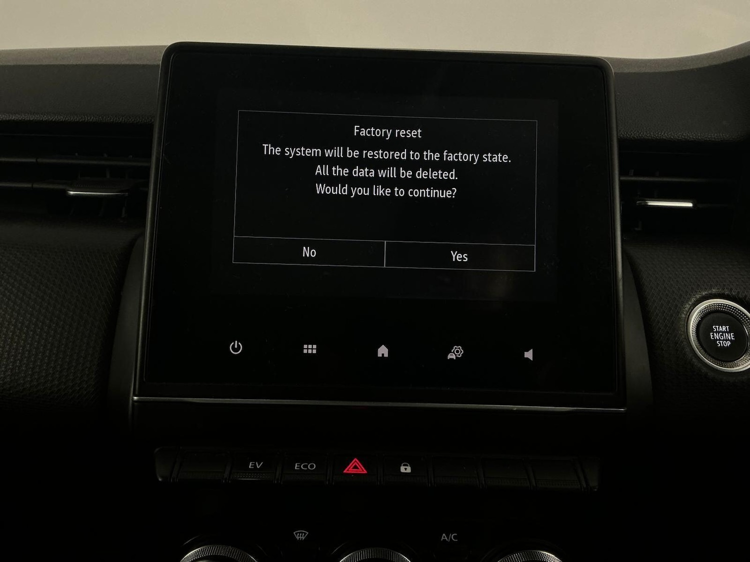 Used Renault Clio 2022 for sale - 76765616: Photo 41