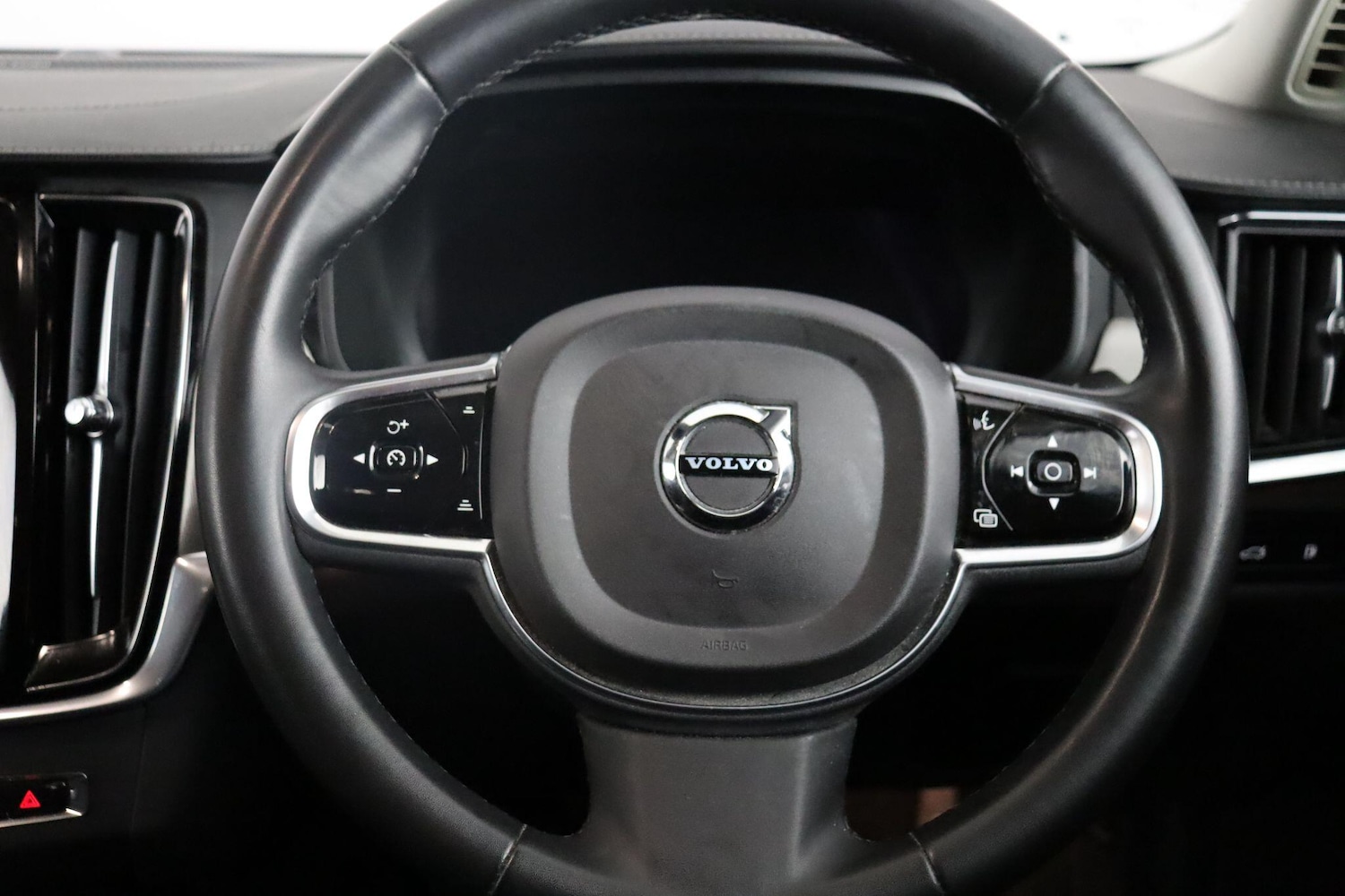 Used Volvo S90 2023 for sale - 77358334: Photo 9