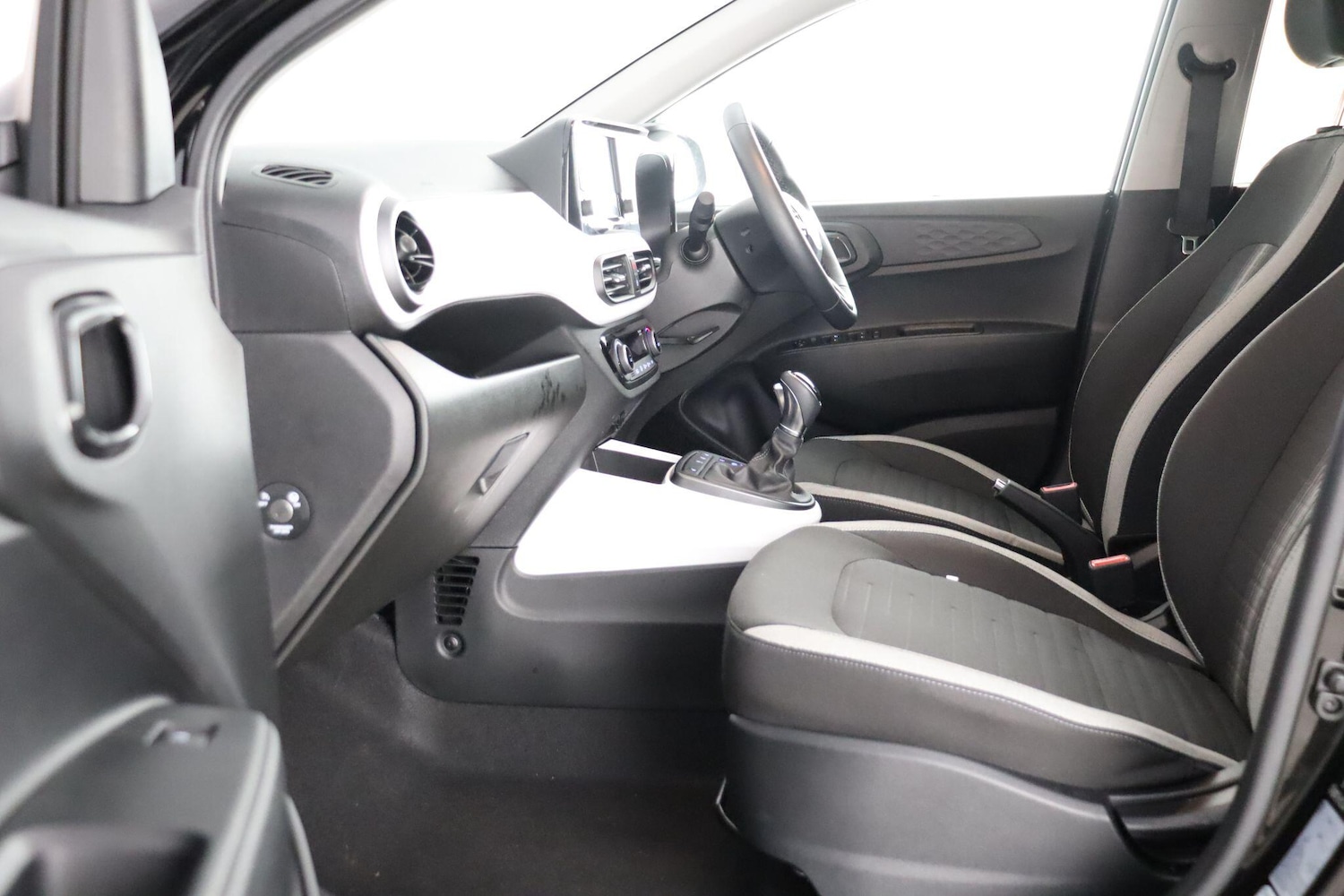 Used Hyundai i10 2023 for sale - 76912970: Photo 12