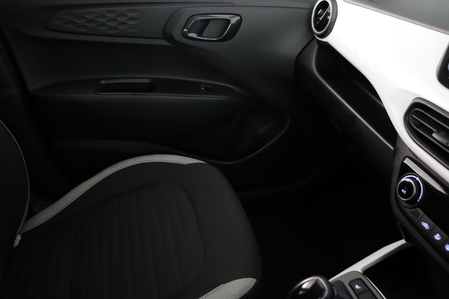 Used Hyundai i10 2023 for sale - 76912970: Photo 16