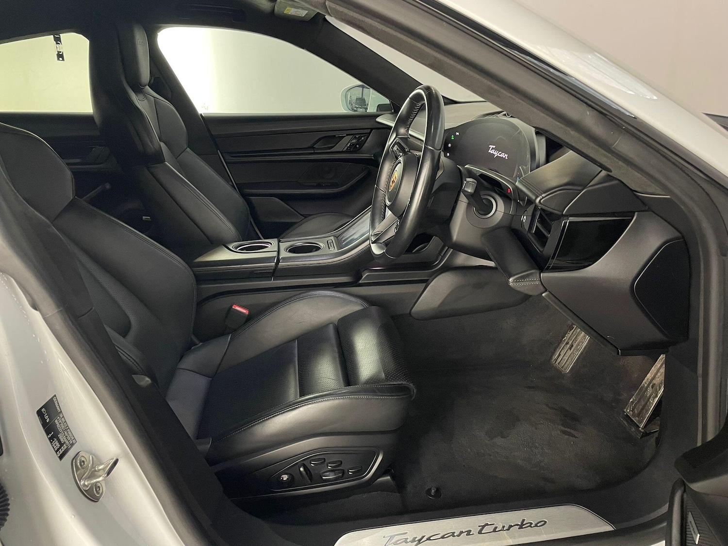 Used Porsche Taycan 2020 for sale - 76348834: Photo 11