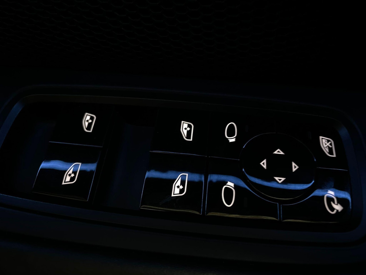 Used Porsche Taycan 2020 for sale - 76348834: Photo 18