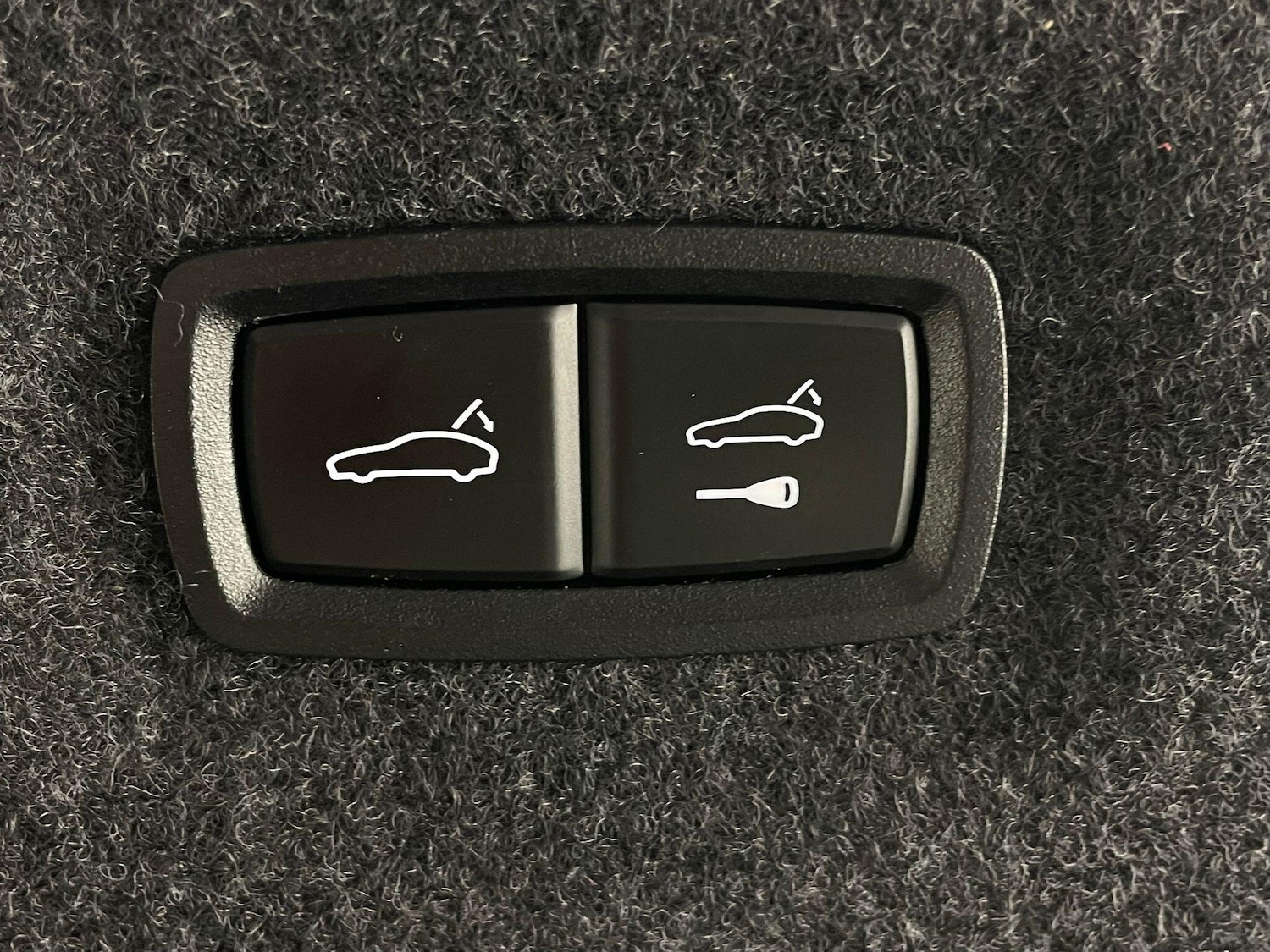 Used Porsche Taycan 2020 for sale - 76348834: Photo 32
