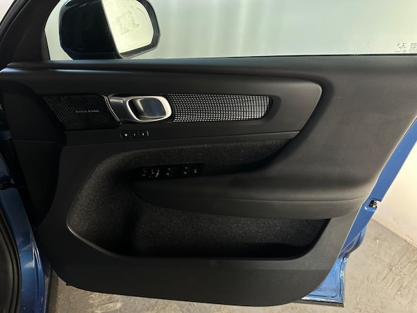 Used Volvo XC40 2021 for sale - 75280621: Photo 31