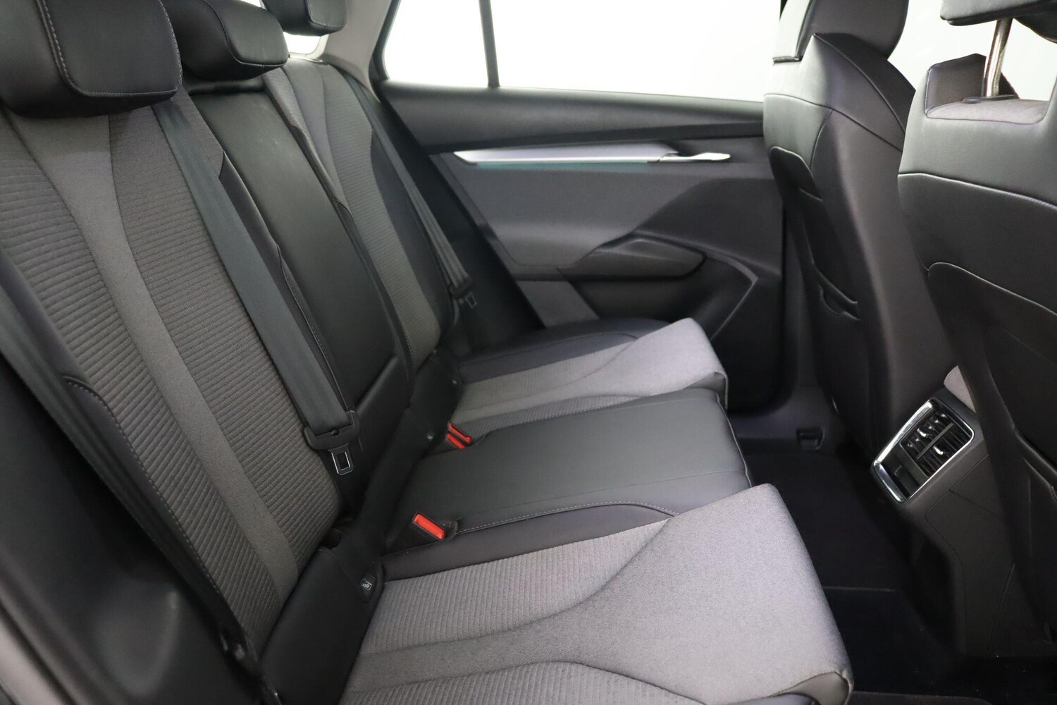 Used Skoda Enyaq 2023 for sale - 77574290: Photo 12