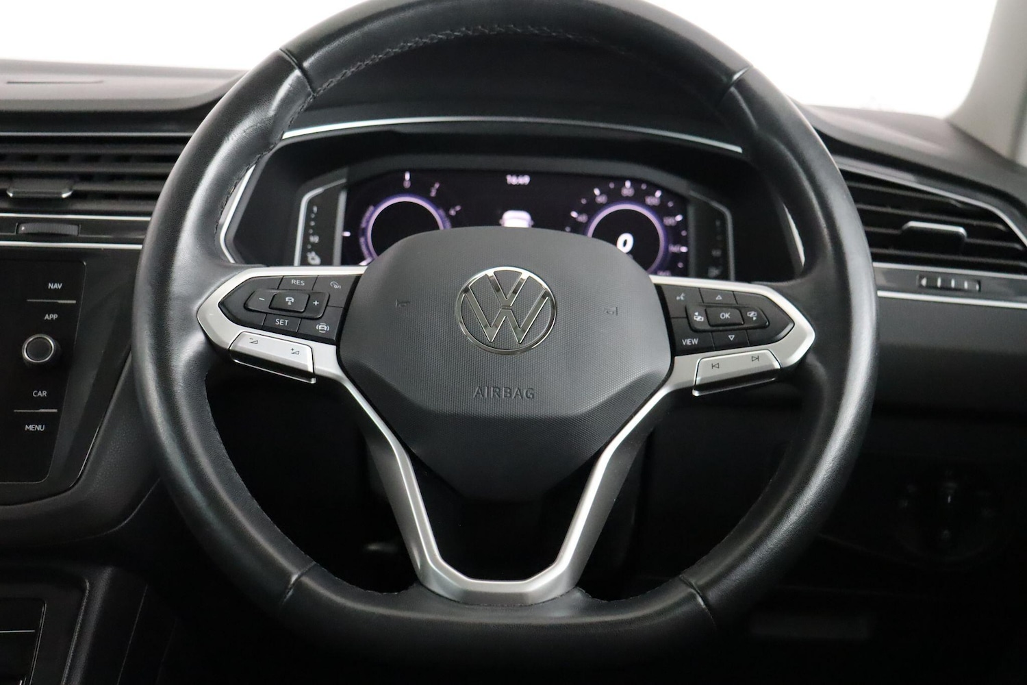 Used Volkswagen Tiguan for sale - 77175721: Photo 9