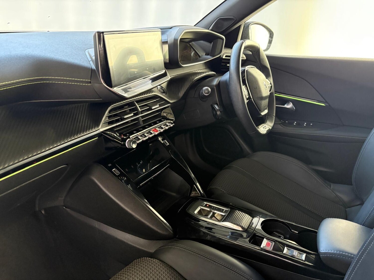 Used Peugeot E-2008 2022 for sale - 75904562: Photo 11