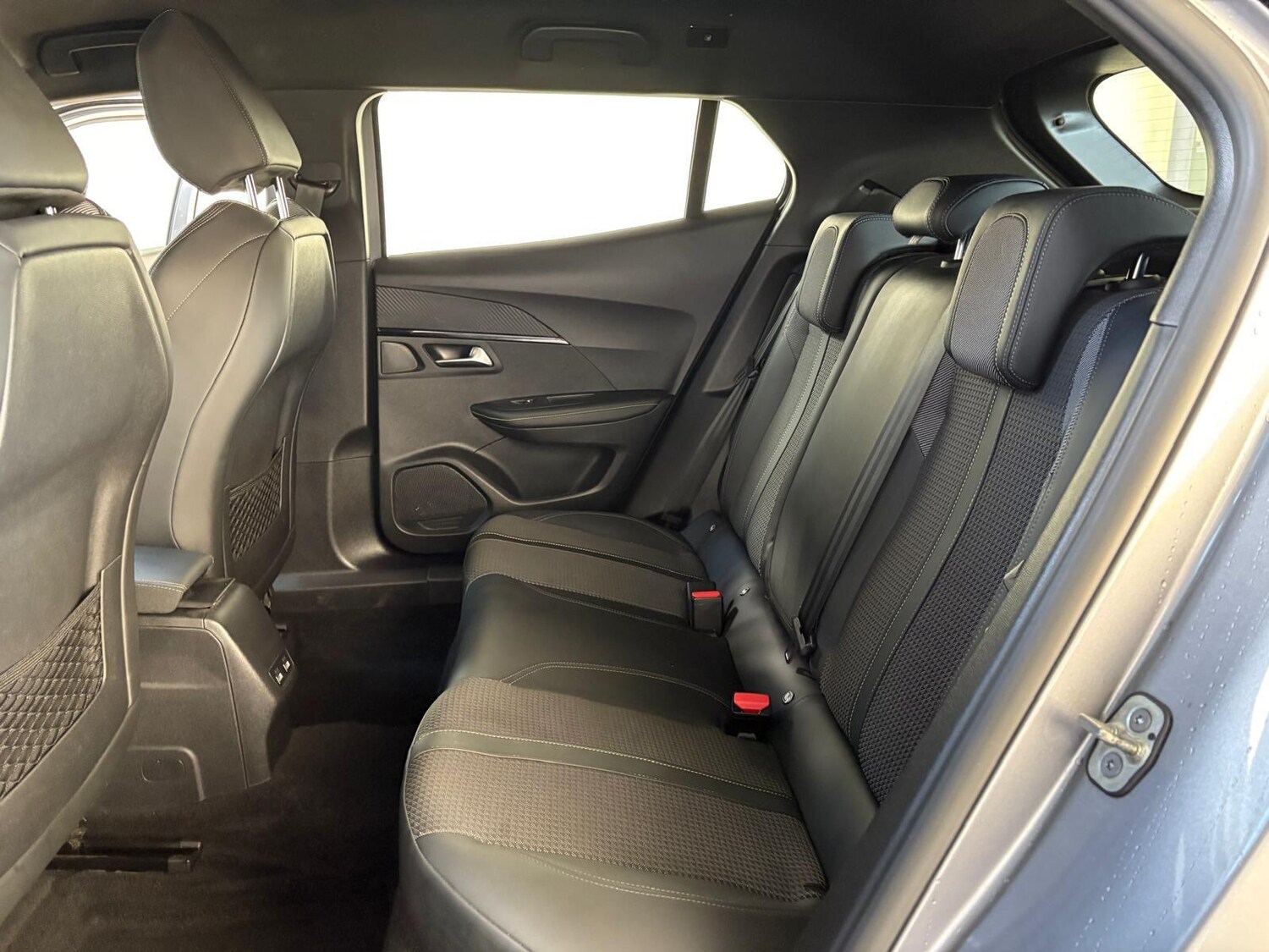 Used Peugeot E-2008 2022 for sale - 75904562: Photo 15