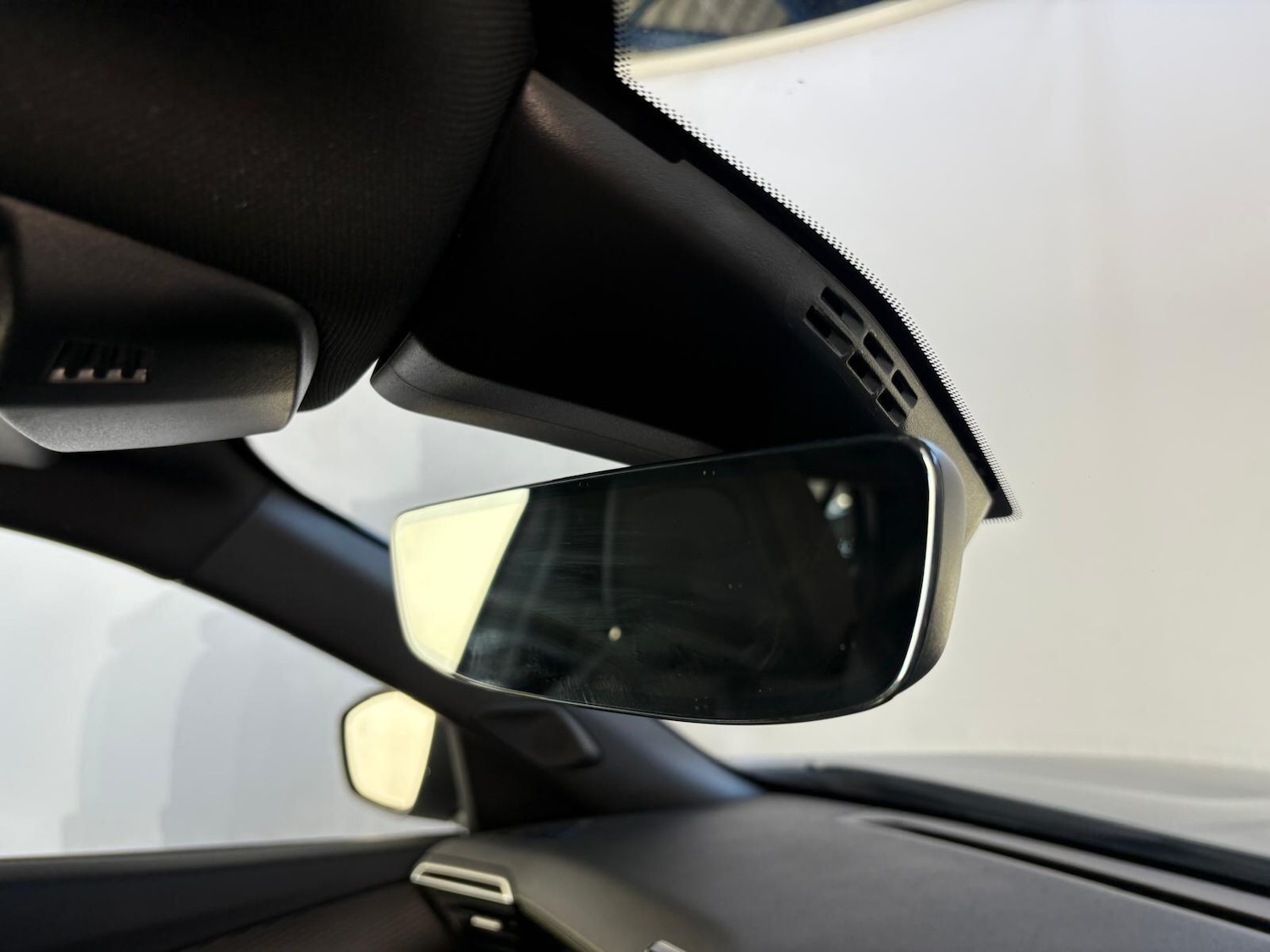 Used Peugeot E-2008 2022 for sale - 75904562: Photo 16