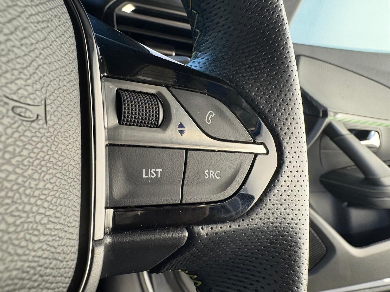 Used Peugeot E-2008 2022 for sale - 75904562: Photo 22