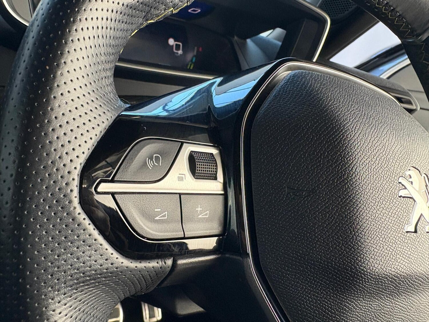 Used Peugeot E-2008 2022 for sale - 75904562: Photo 23