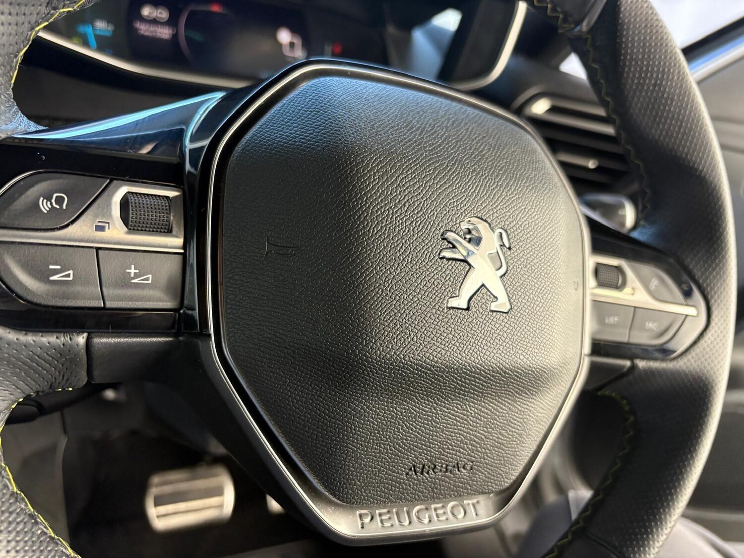 Used Peugeot E-2008 2022 for sale - 75904562: Photo 24