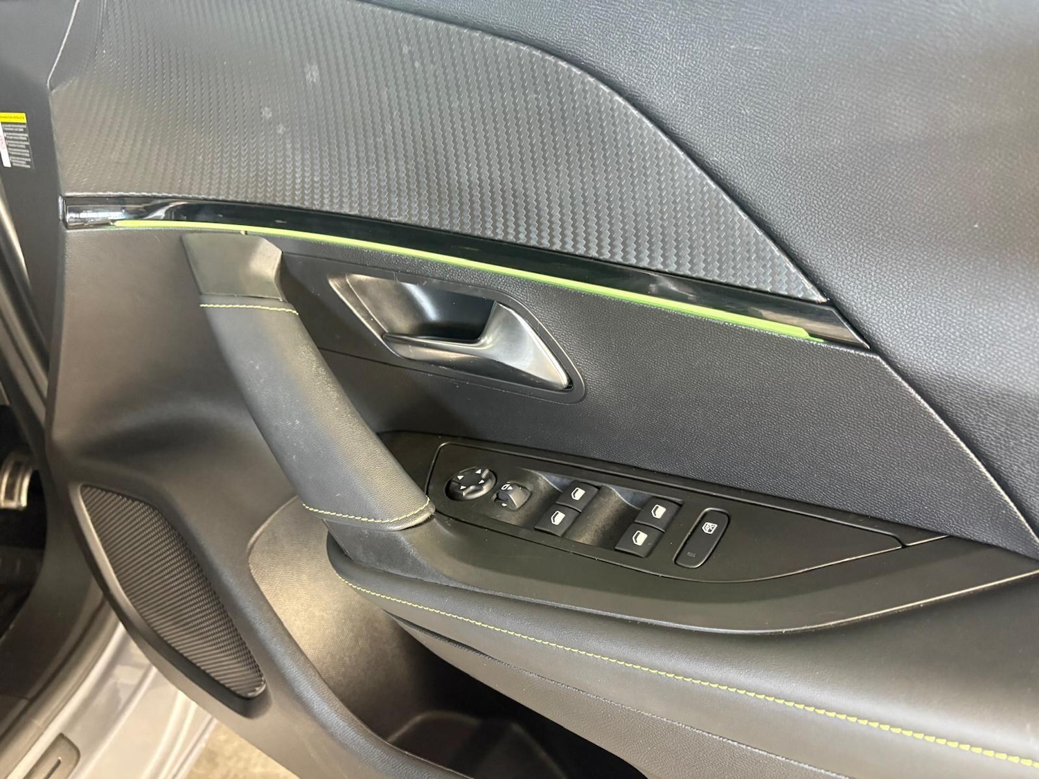 Used Peugeot E-2008 2022 for sale - 75904562: Photo 25