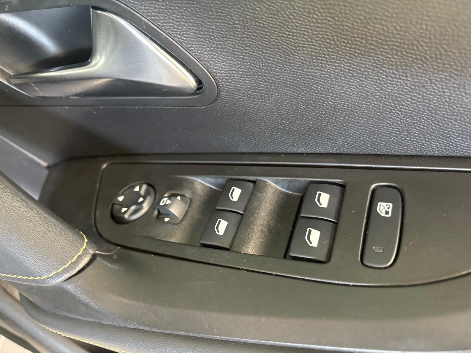 Used Peugeot E-2008 2022 for sale - 75904562: Photo 26